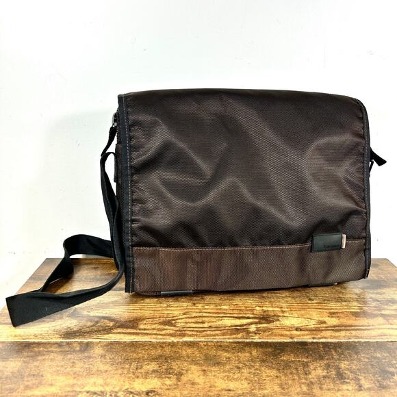 Targus 14" Laptop Messenger Bag Shoulder Strap Padded Brown Nylon 14x10x3 - Picture 1 of 12